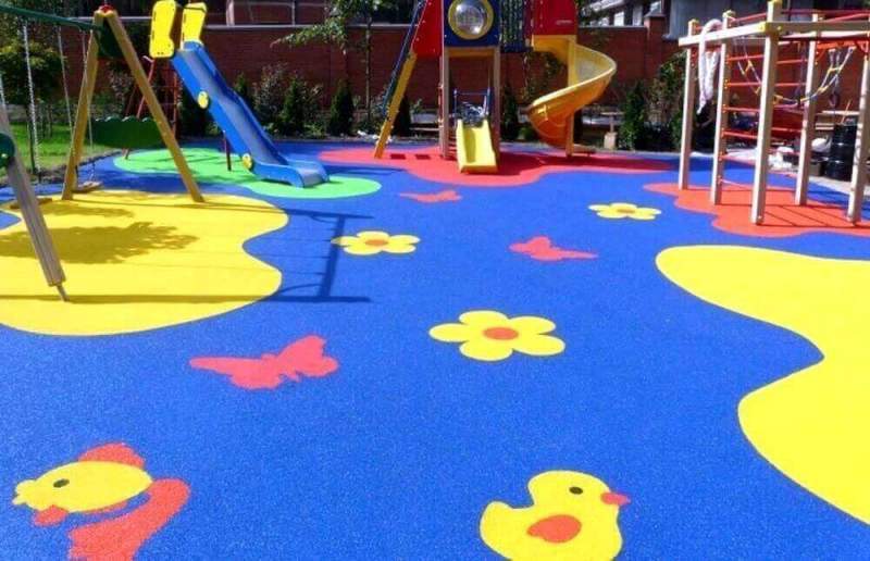 Особенности резиновых поверхностей для детских площадок